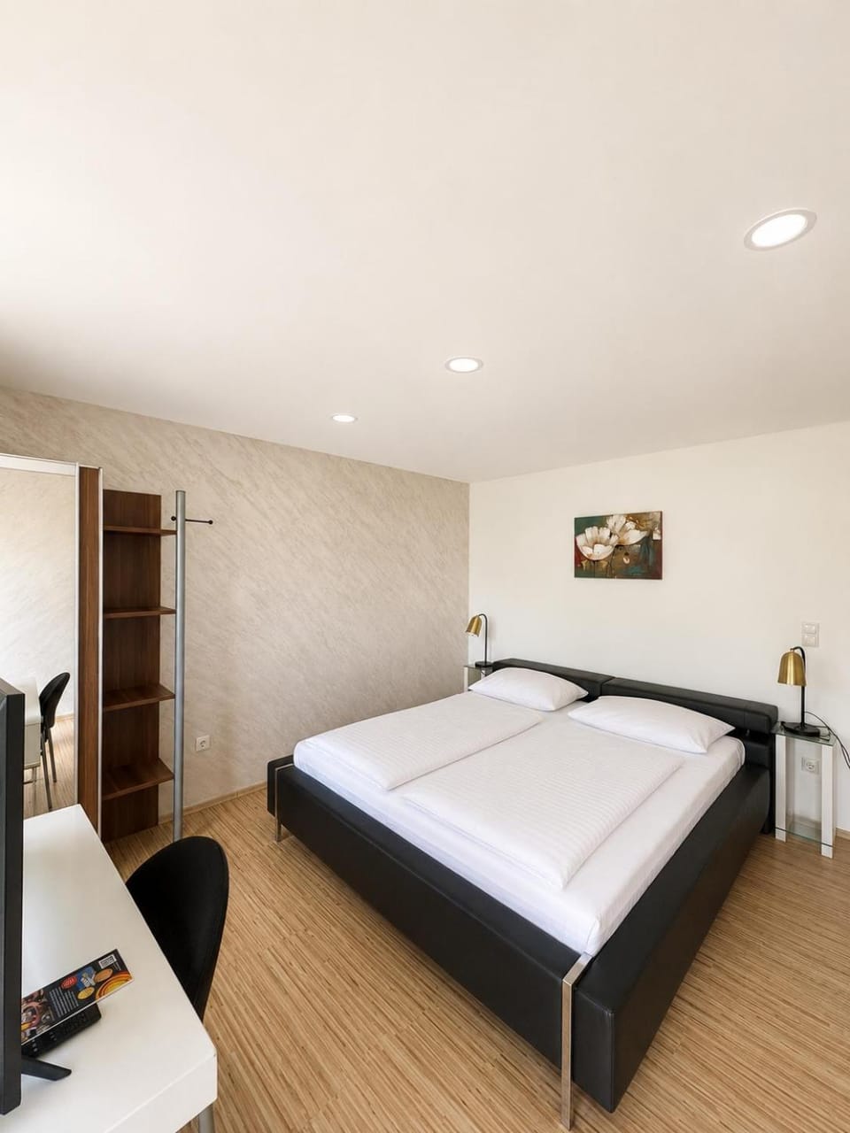 Photo of the whole room, Bedroom