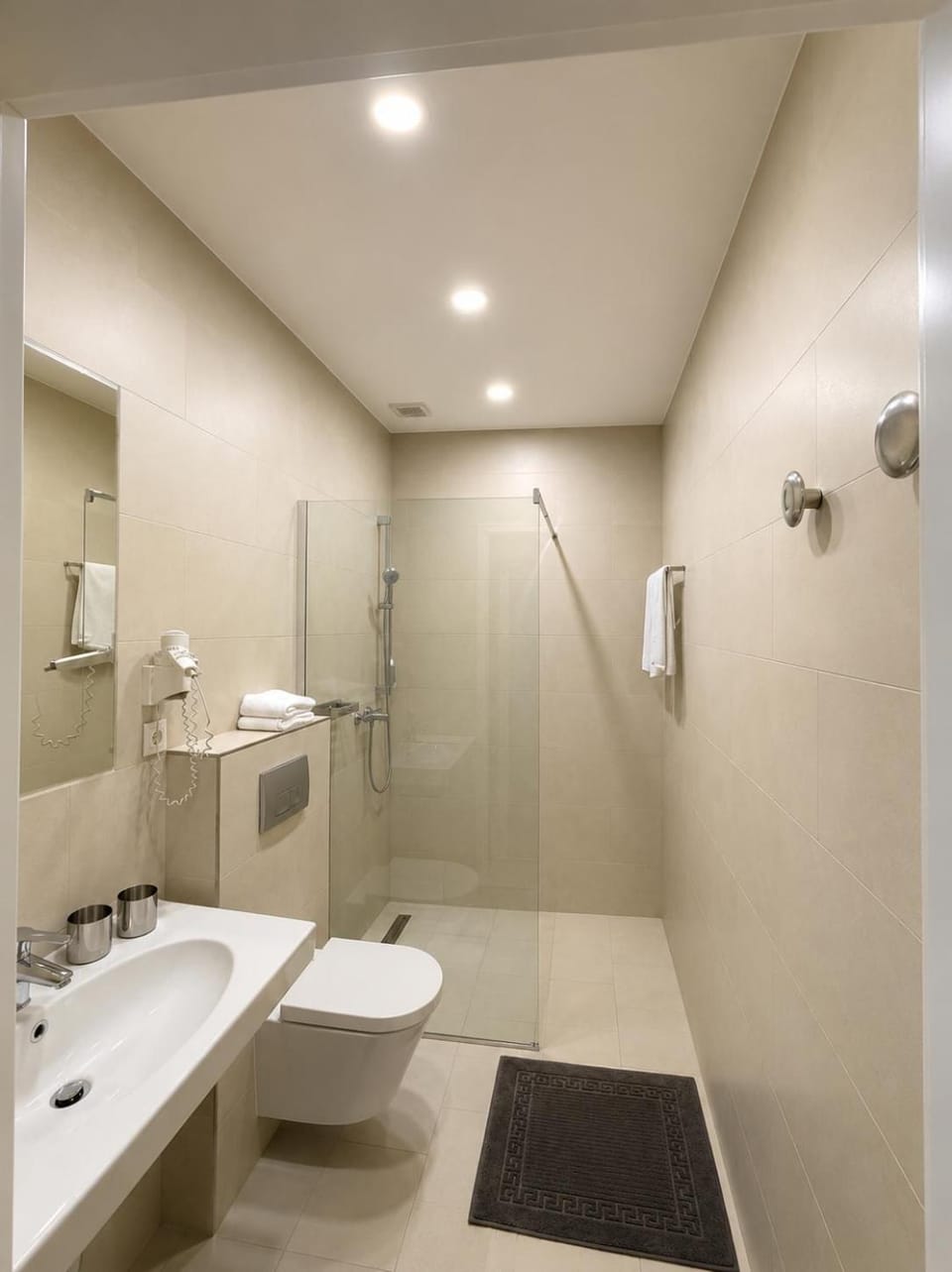 Toilet, Bathroom, towels