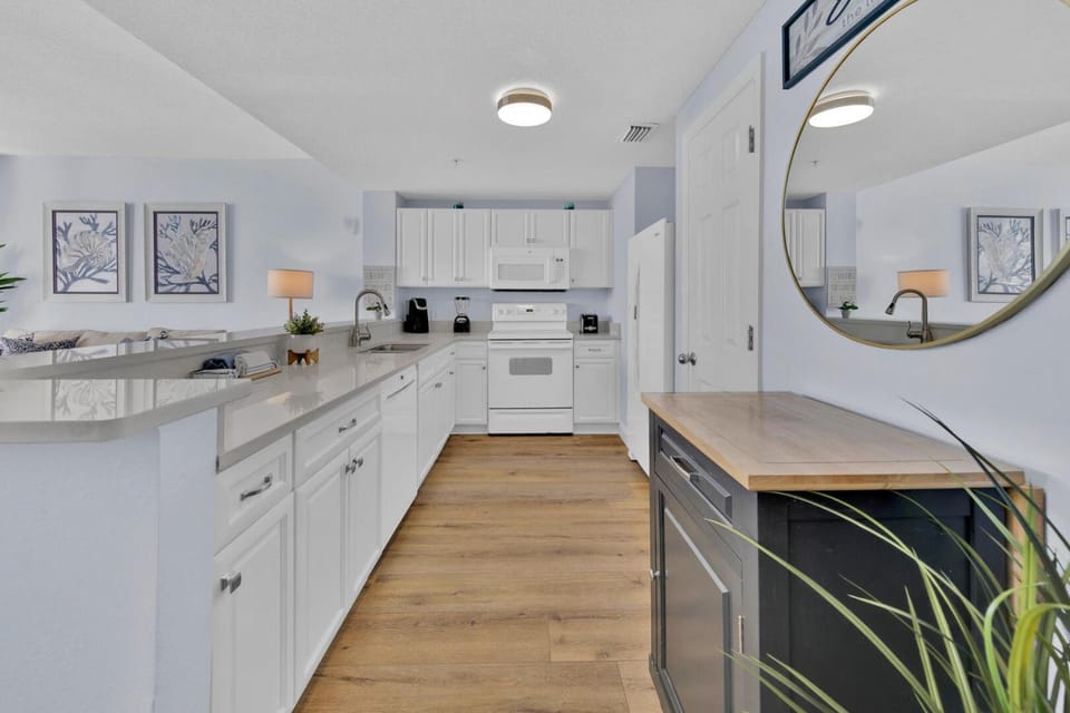Kitchen or kitchenette