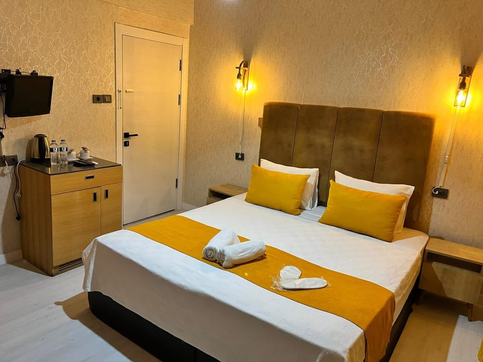 Bed, TV and multimedia, Bedroom, towels, wardrobe