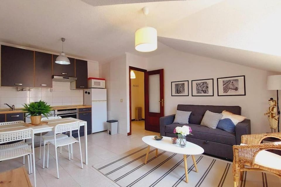 Kitchen or kitchenette, Living room, Seating area, Dining area, pet friendly