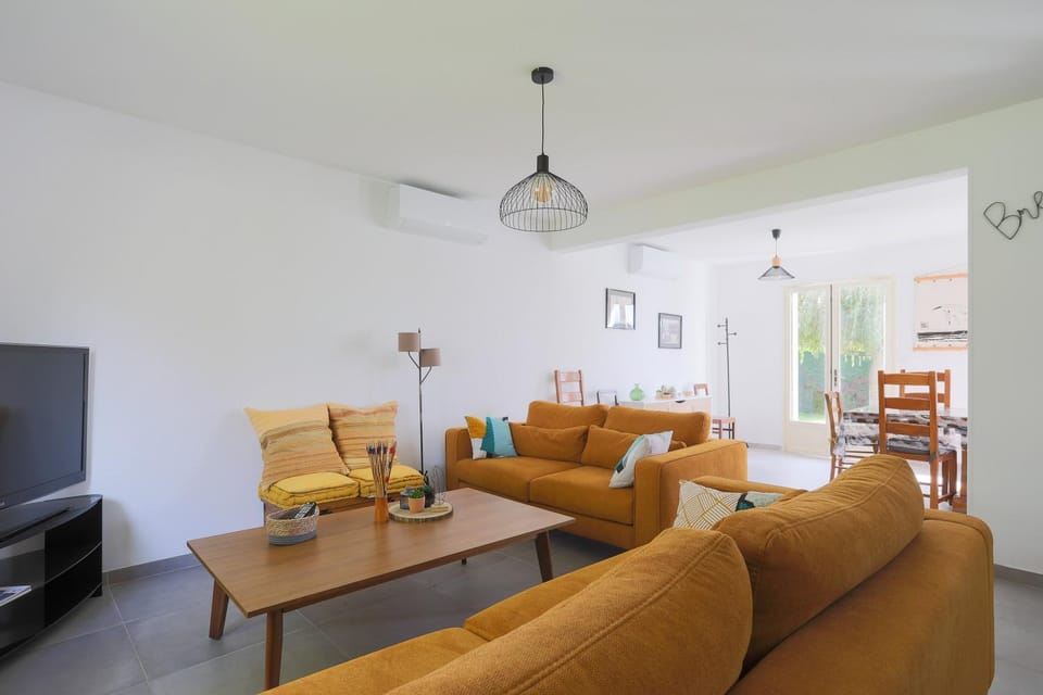 Property building, Living room