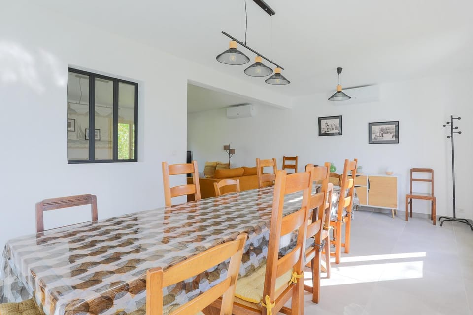 Property building, Living room, Bedroom