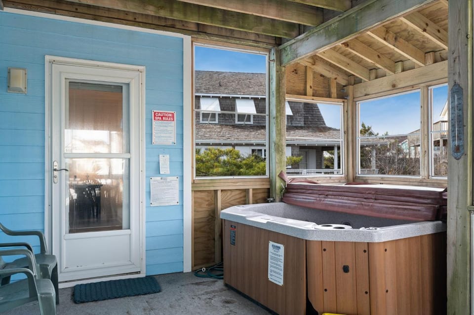 SS14 Baltrush Bungalow House in Nags Head
