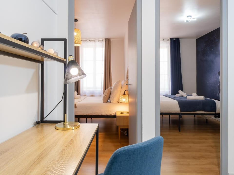 Living room, Photo of the whole room, Seating area, hair dresser, locker