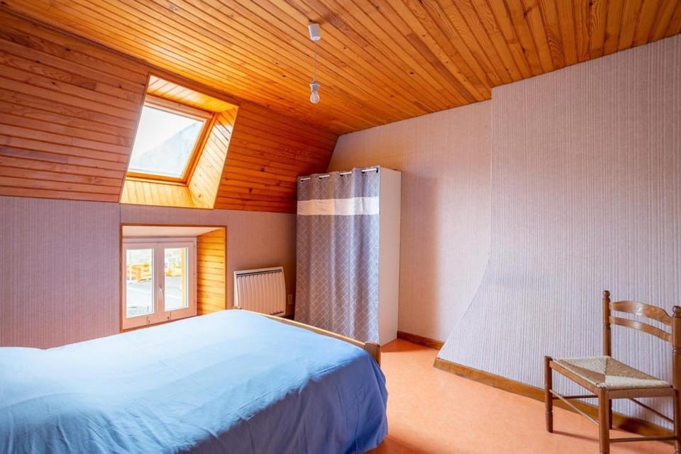 Property building, Living room, Bedroom