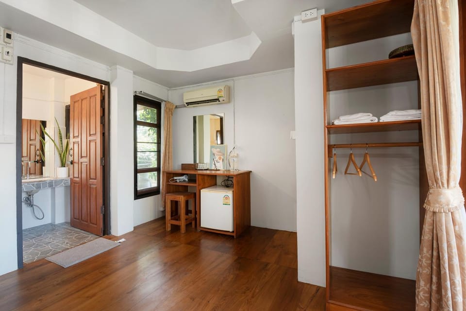 Bed, Photo of the whole room, Bedroom, towels, wardrobe