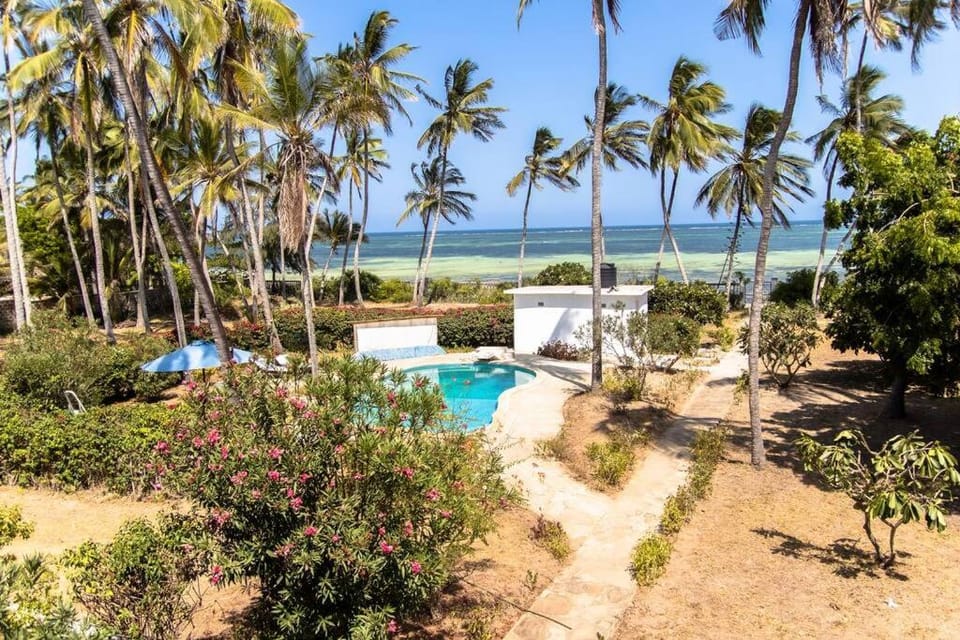 Sand and Shells Beach House- 4 Bedroom with a pool Villa in Mombasa