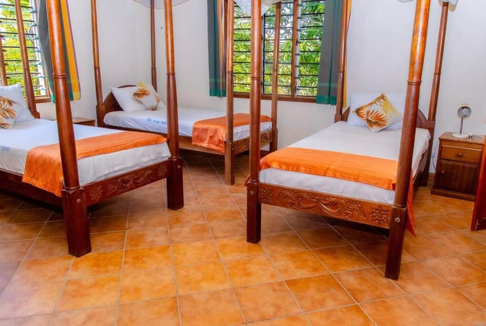 Sand and Shells Beach House- 4 Bedroom with a pool Villa in Mombasa