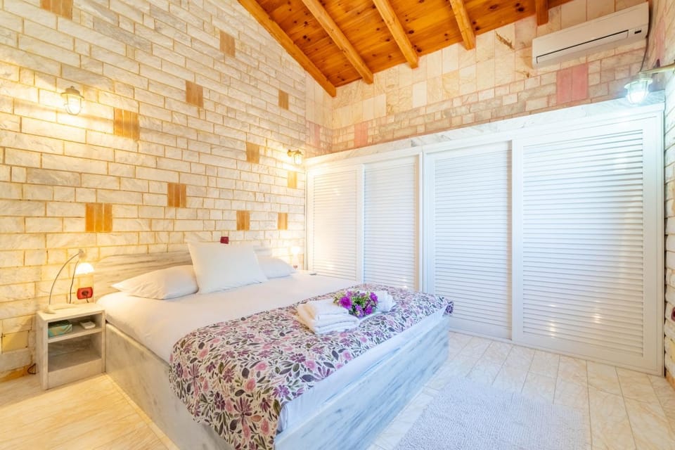 Property building, Living room, Bedroom