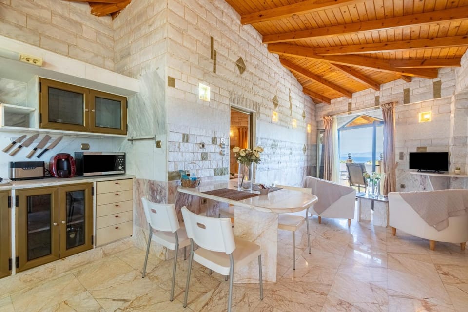 Property building, Kitchen or kitchenette, Living room