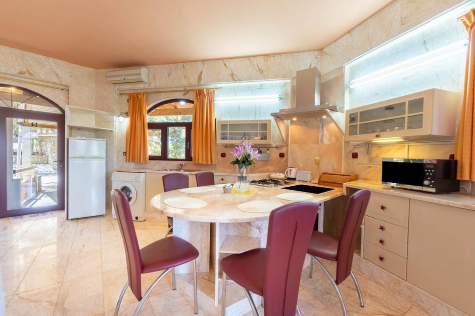 Property building, Kitchen or kitchenette, Living room