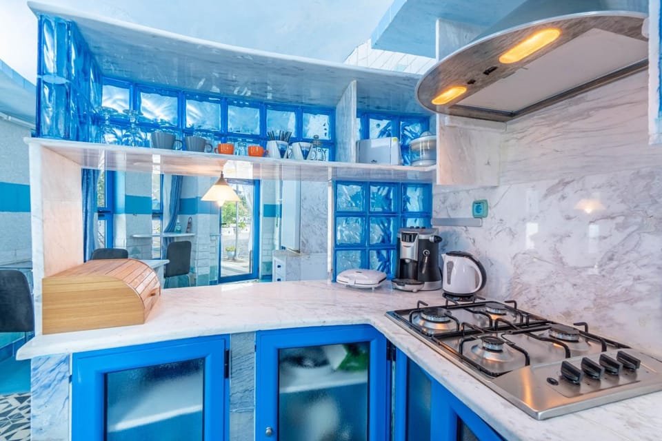 Kitchen or kitchenette, Living room