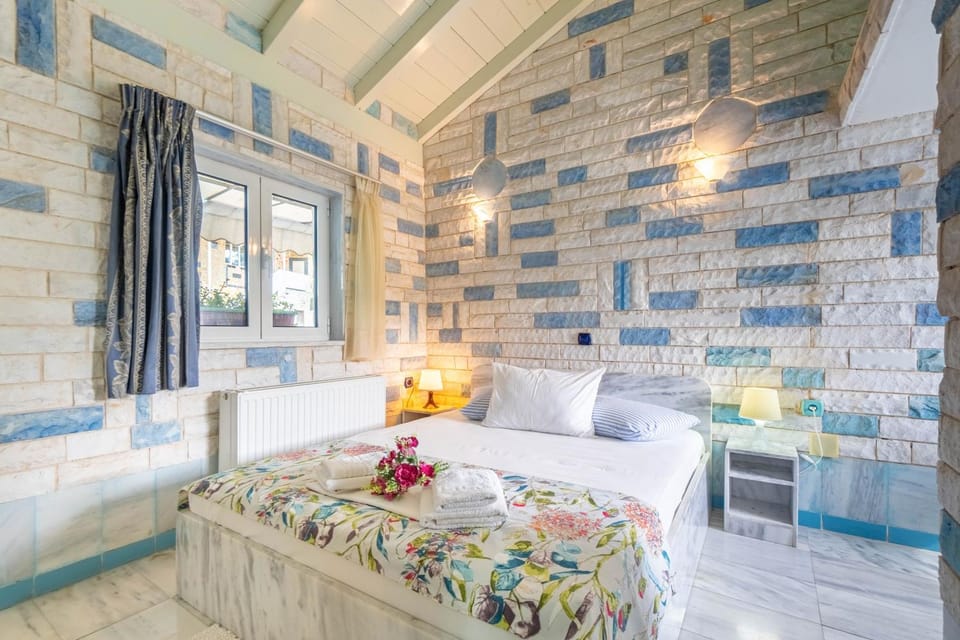 Property building, Living room, Bedroom