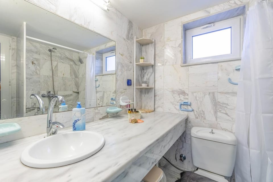 Bathroom, Living room