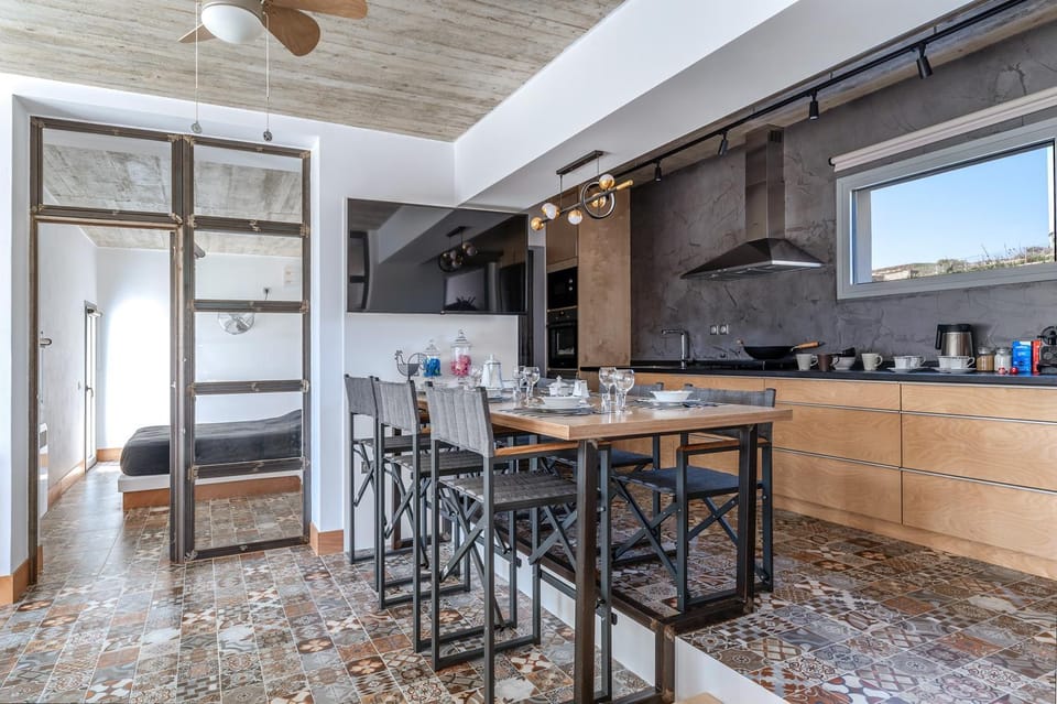 Property building, Kitchen or kitchenette, Living room