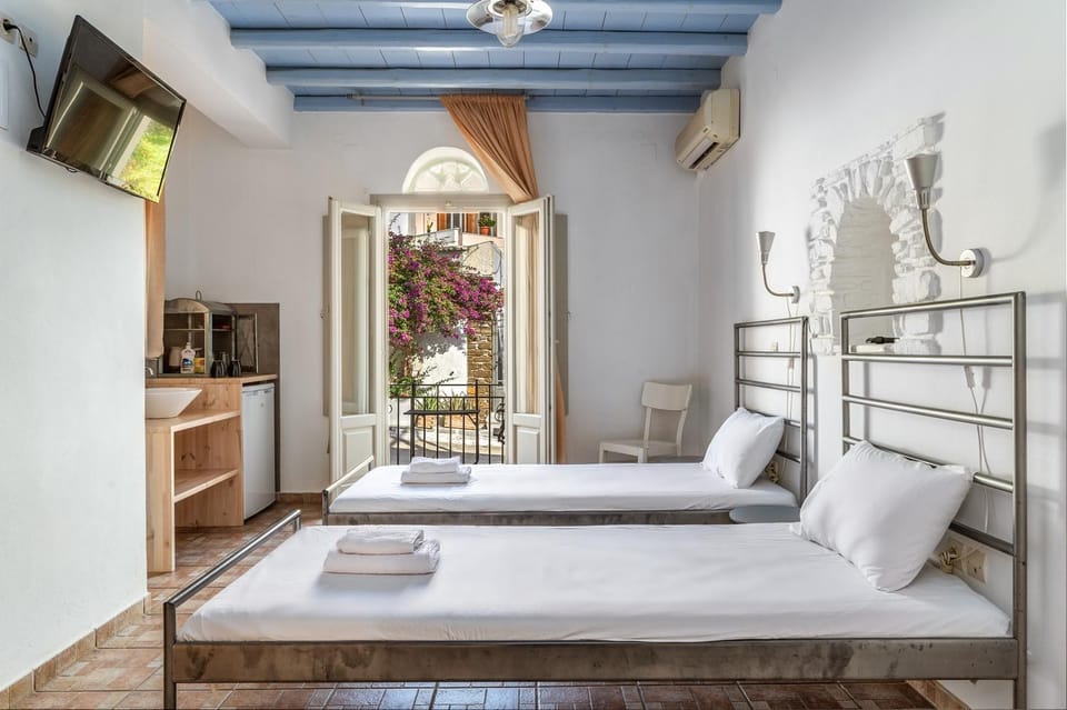 Property building, Living room, Bedroom