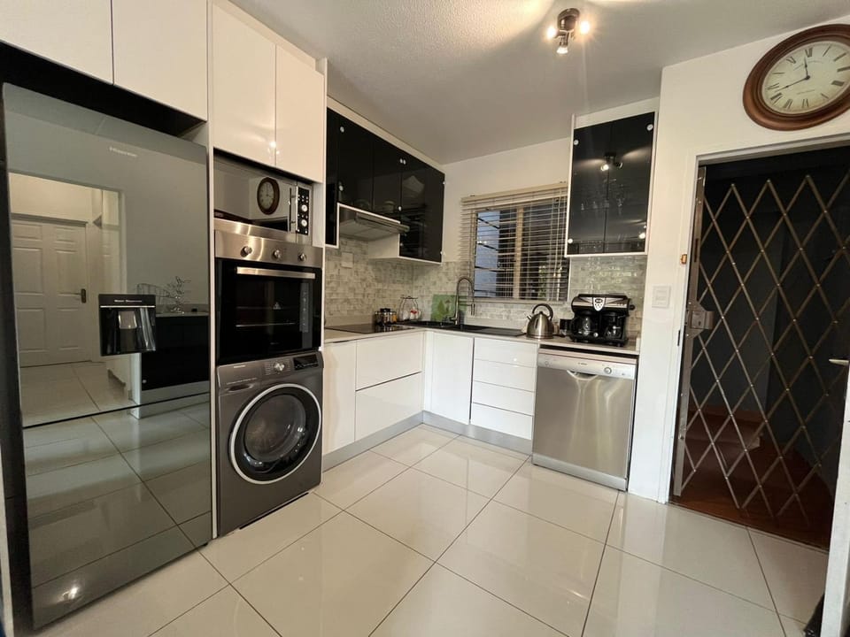 Coffee/tea facilities, Kitchen or kitchenette, dishwasher, minibar, pet friendly, stove