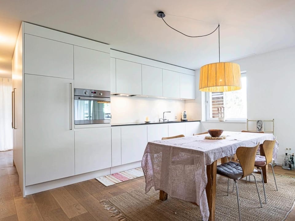 Kitchen or kitchenette, Dining area, stove