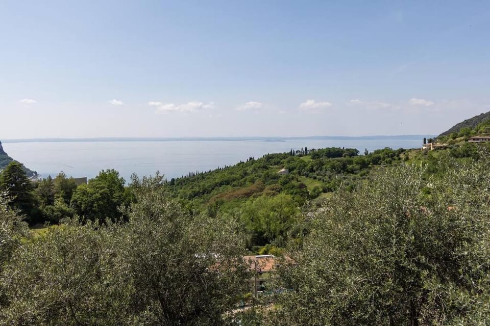 Corte Collina, piscine, tennis Apartment in Lake Garda