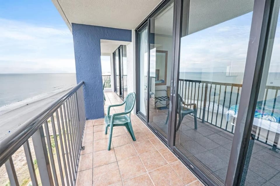 Contemporary 3BR Beach Colony Resort - Oceanfront House in Myrtle Beach