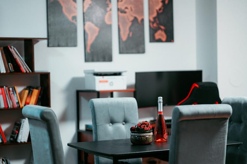 Library, Living room, Seating area
