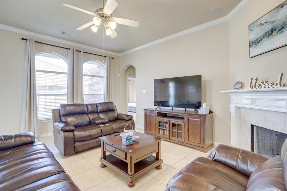 Near Wedding Venues: Spring Home Base w/ Patio! House in Harris County
