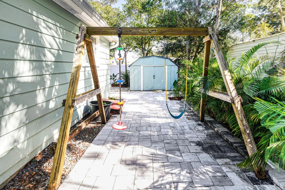Dog-Friendly Daytona Beach Cottage w/ Patio! House in Holly Hill