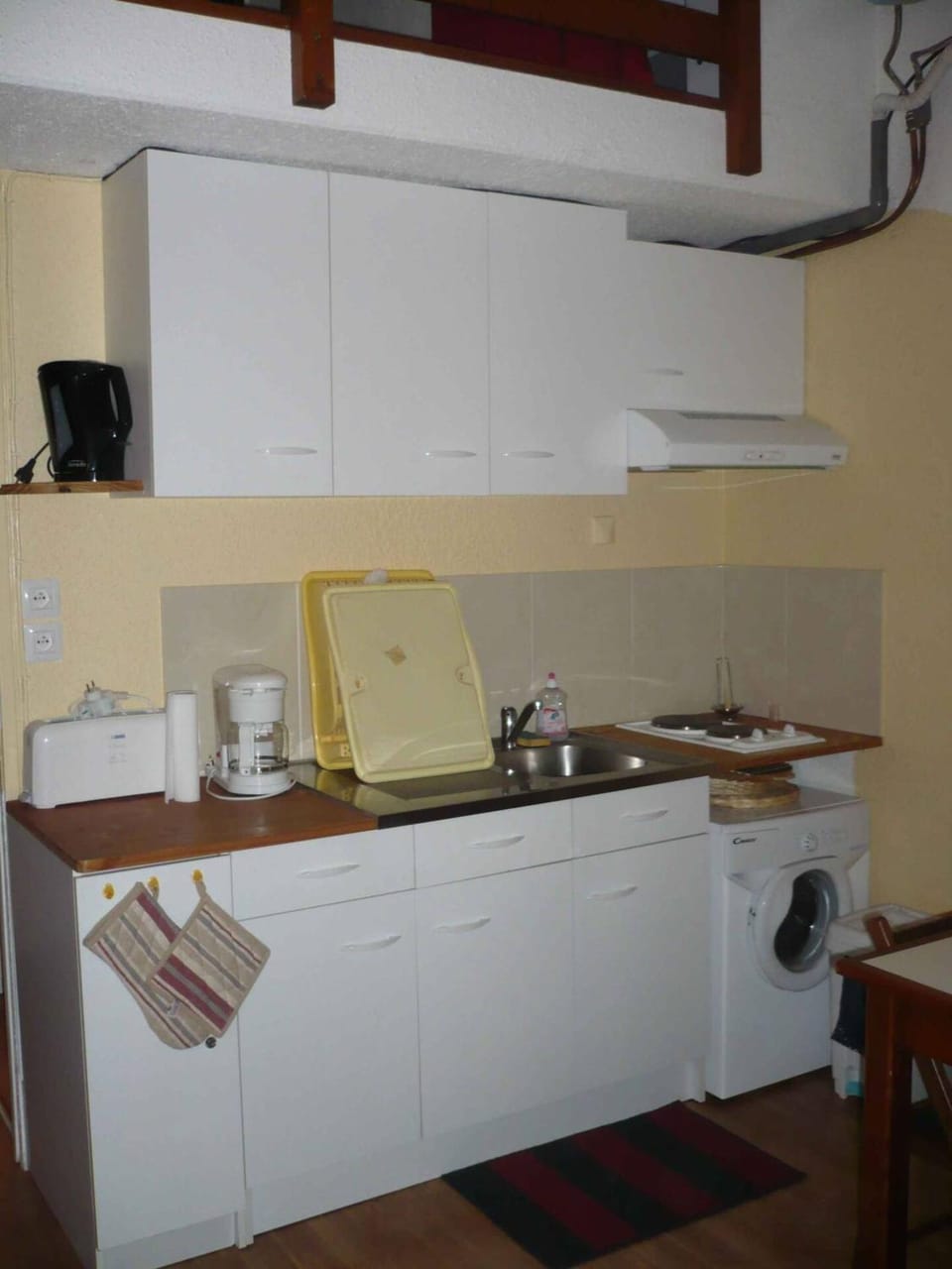 Kitchen or kitchenette, Living room