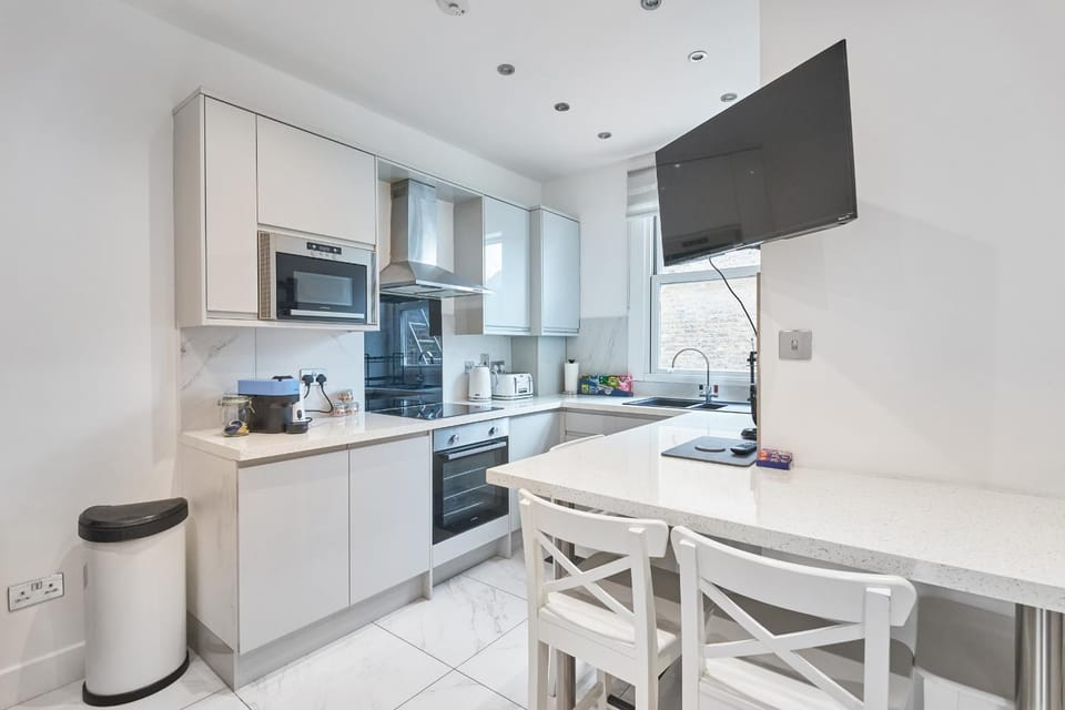TV and multimedia, Coffee/tea facilities, Kitchen or kitchenette, Dining area, oven, toaster