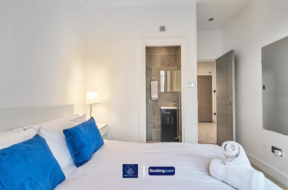 Shower, Bed, Bedroom