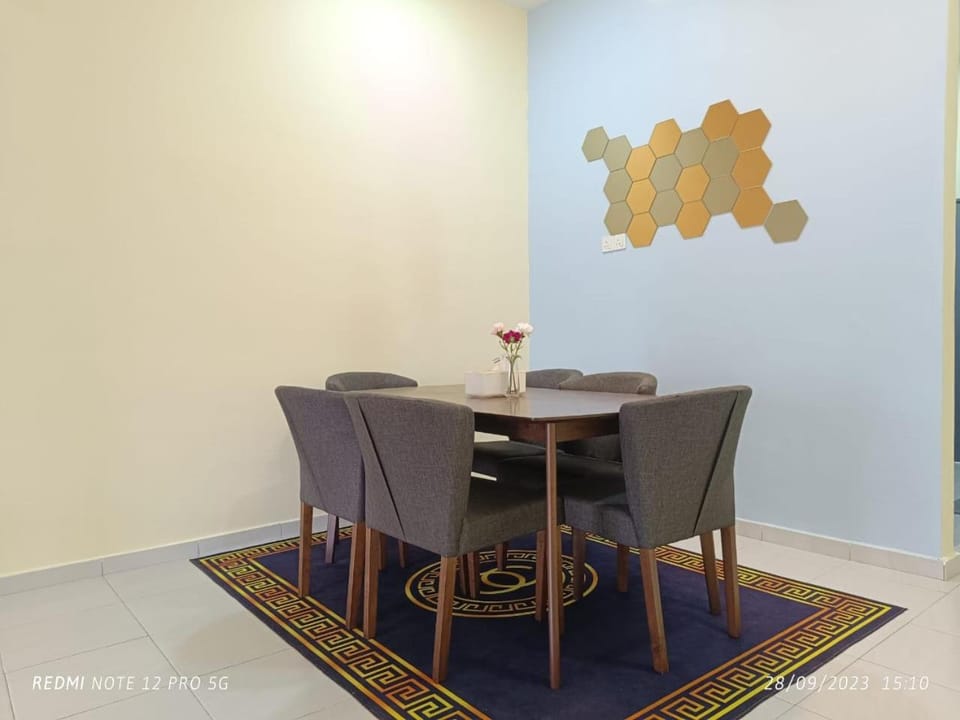 Seating area, Dining area