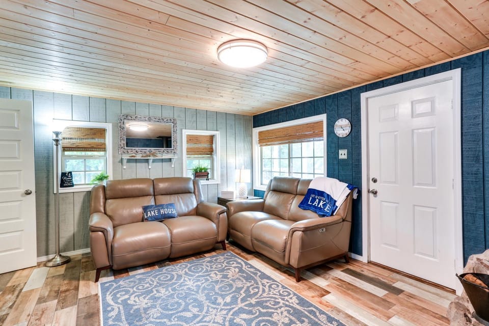 Kingston Cabin Rental: Walk to Lake Texoma Beaches Cabin in Lake Texoma
