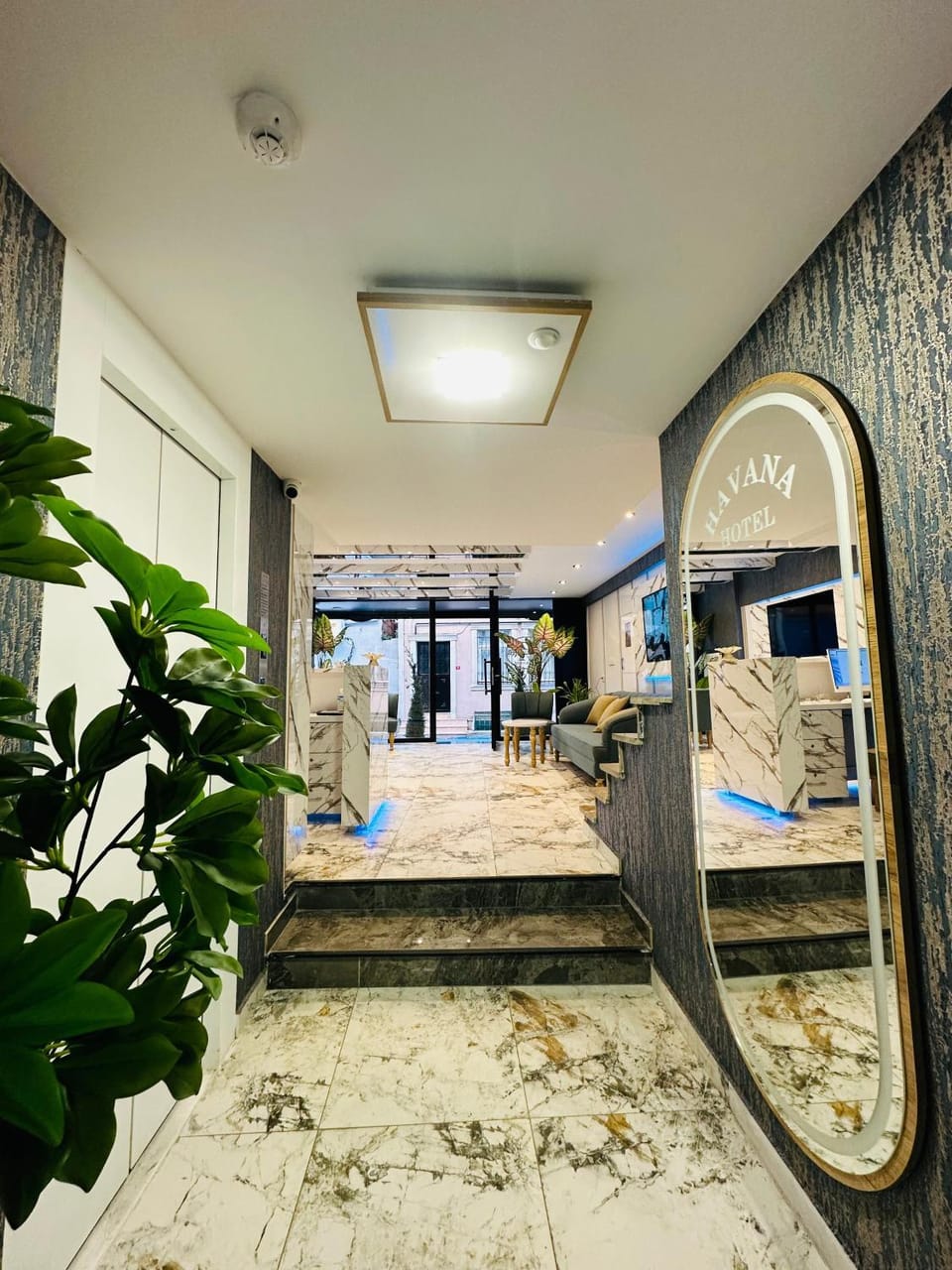 Lobby or reception, elevator