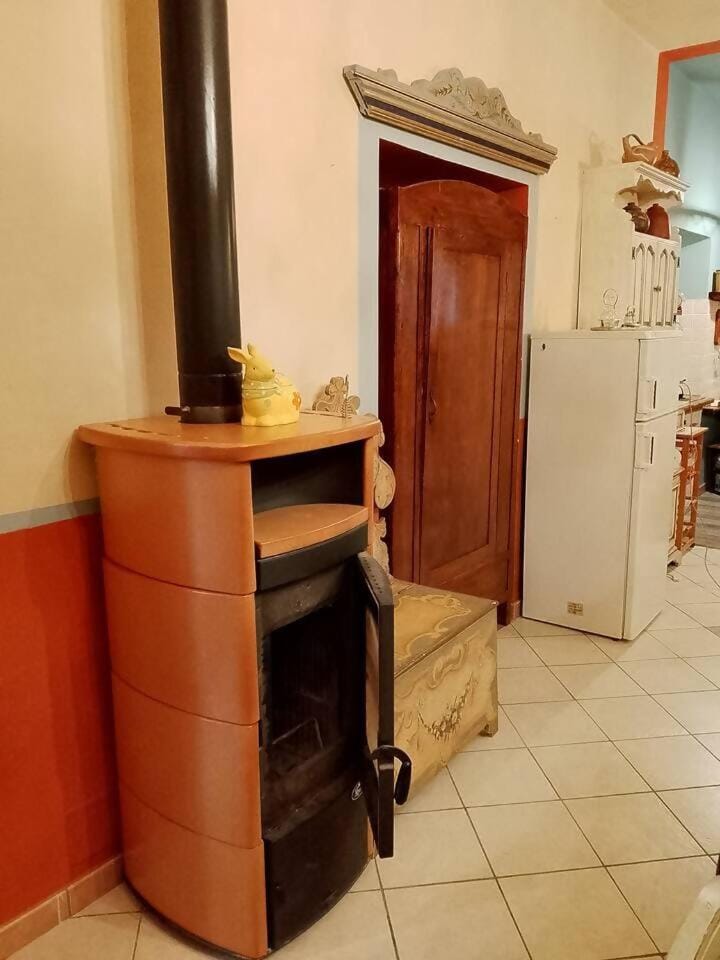 Antico Leccio Orange Apartment in Umbria