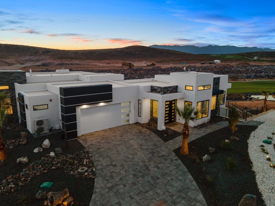 THE COSMOS SUN at Copper Rock! House in Hurricane