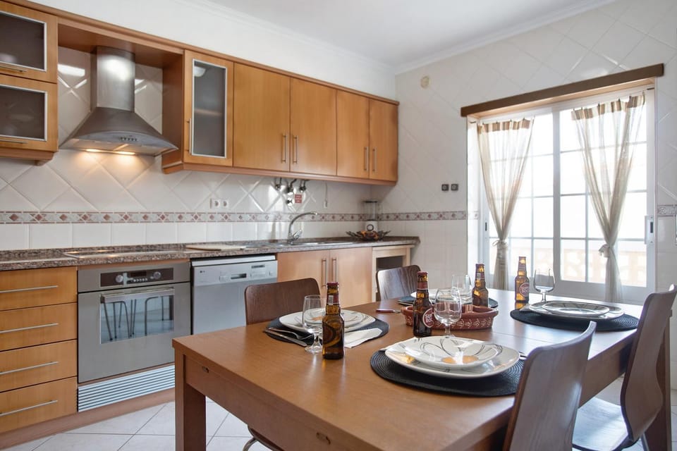 Property building, Kitchen or kitchenette, Living room