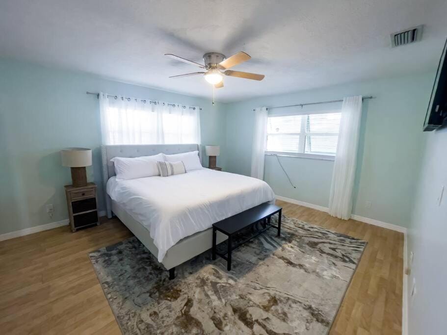 Skyline Breeze - Jensen Beach Family Getaway House in Jensen Beach