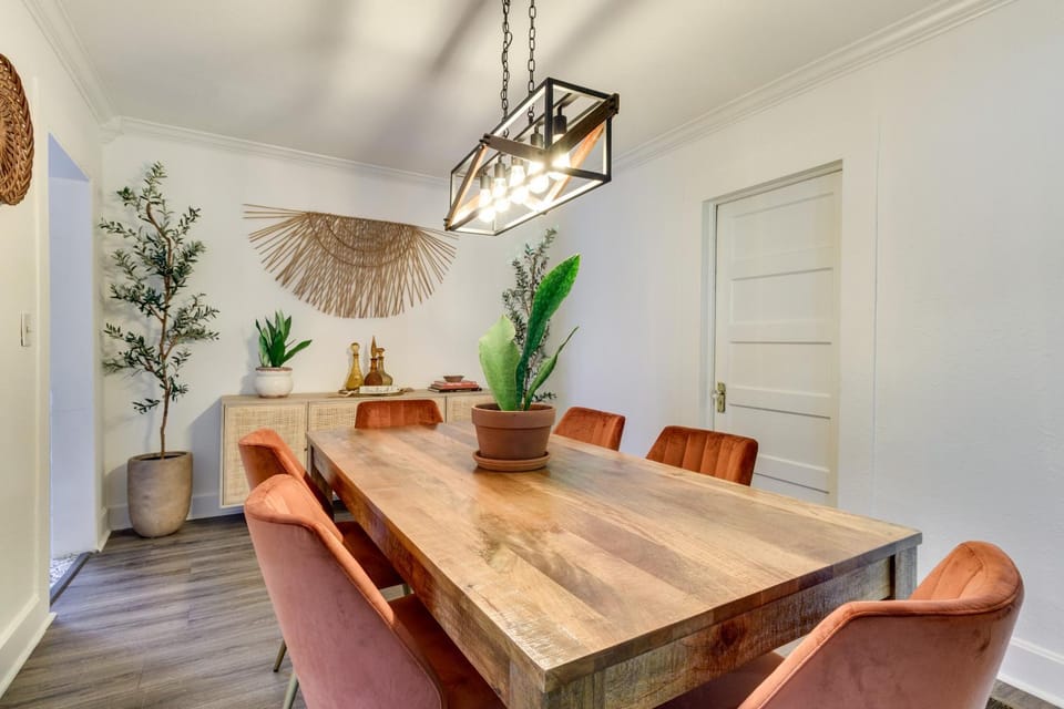 Fire Pit & Yard: Updated Winter Garden Home! House in Winter Garden