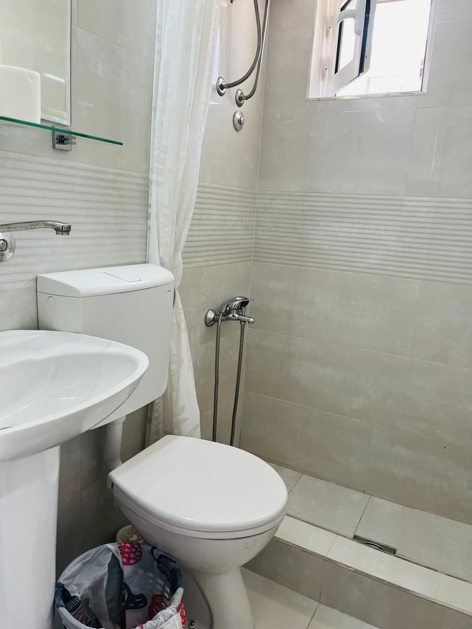 Shower, Toilet, Bathroom, towels