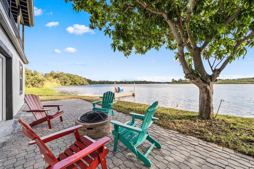 The Roller Coaster River Retreat House in Tampa