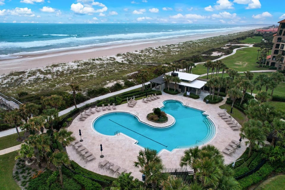 Bird's eye view, Beach, Sea view, Swimming pool, sunbed