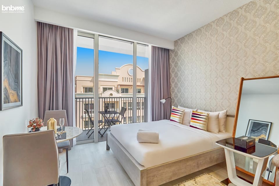 Bed, Seating area, Dining area, Bedroom, hair dresser