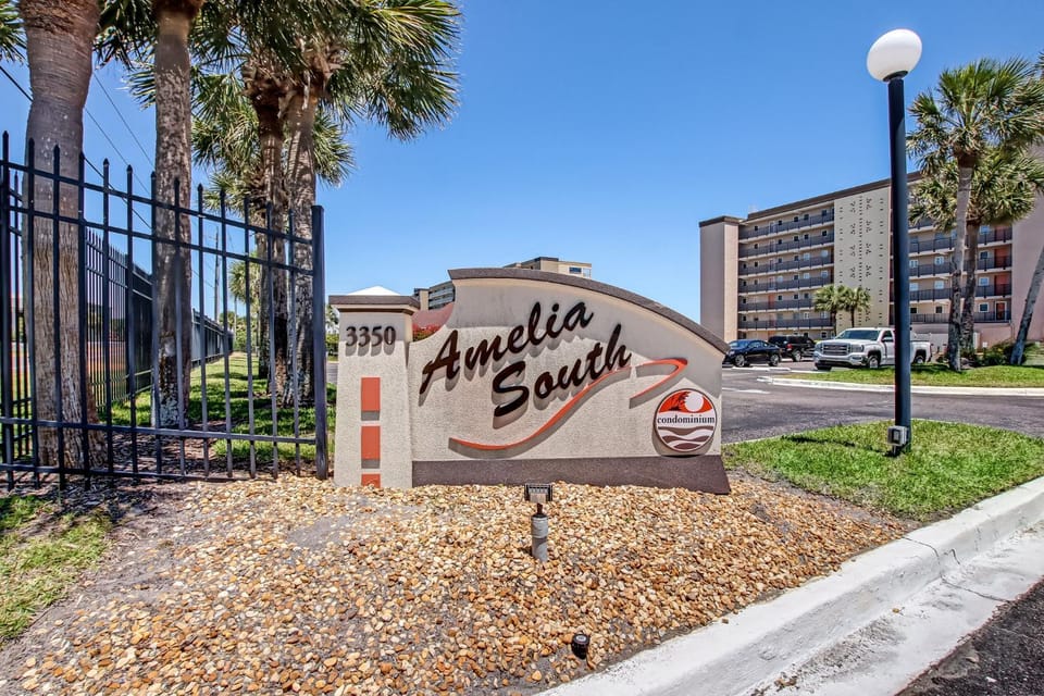 Property building, Property logo or sign, Street view, Parking