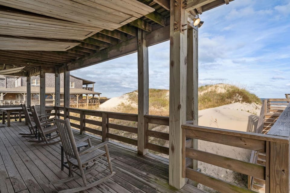 NH333 Capt Brad's House in Nags Head