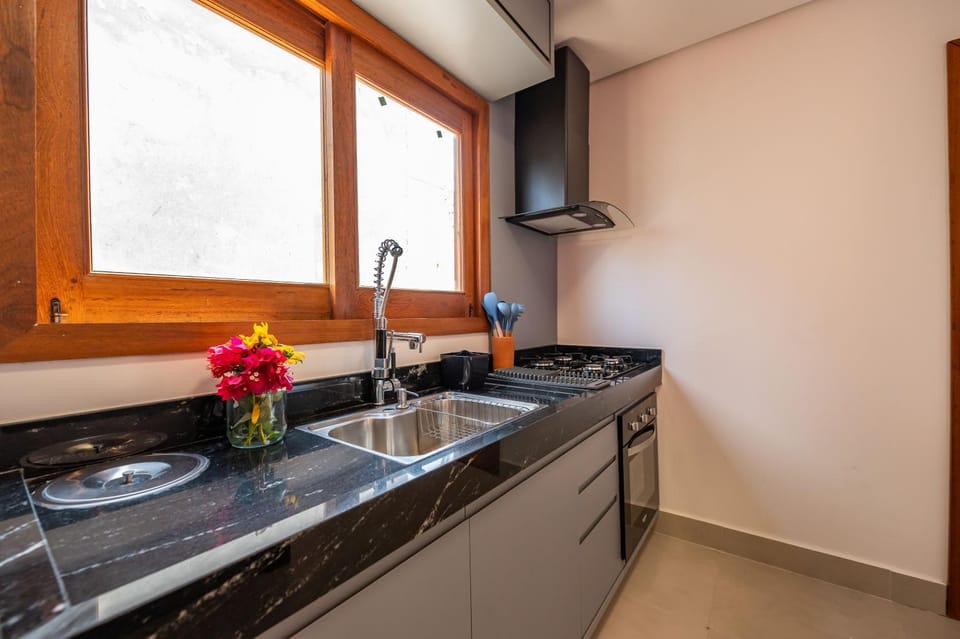 Kitchen or kitchenette, pet friendly, stove