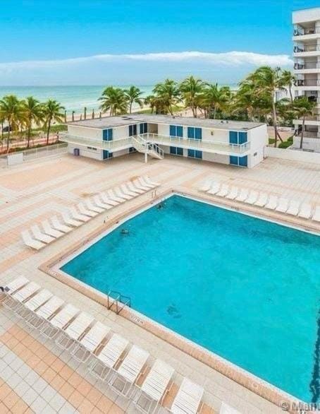 Castle B6 House in Miami Beach