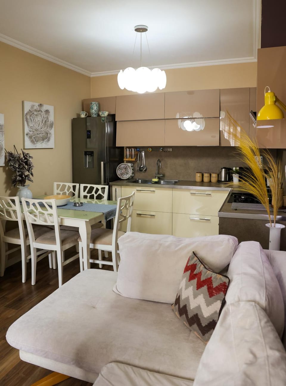 Kitchen or kitchenette, Living room, Dining area