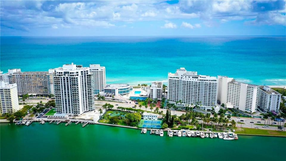 Castle BTH2 Stunning Oceanfront Townhouse, Private Beach Access, Private Pool Access, Tennis and Free Parking! House in Miami Beach