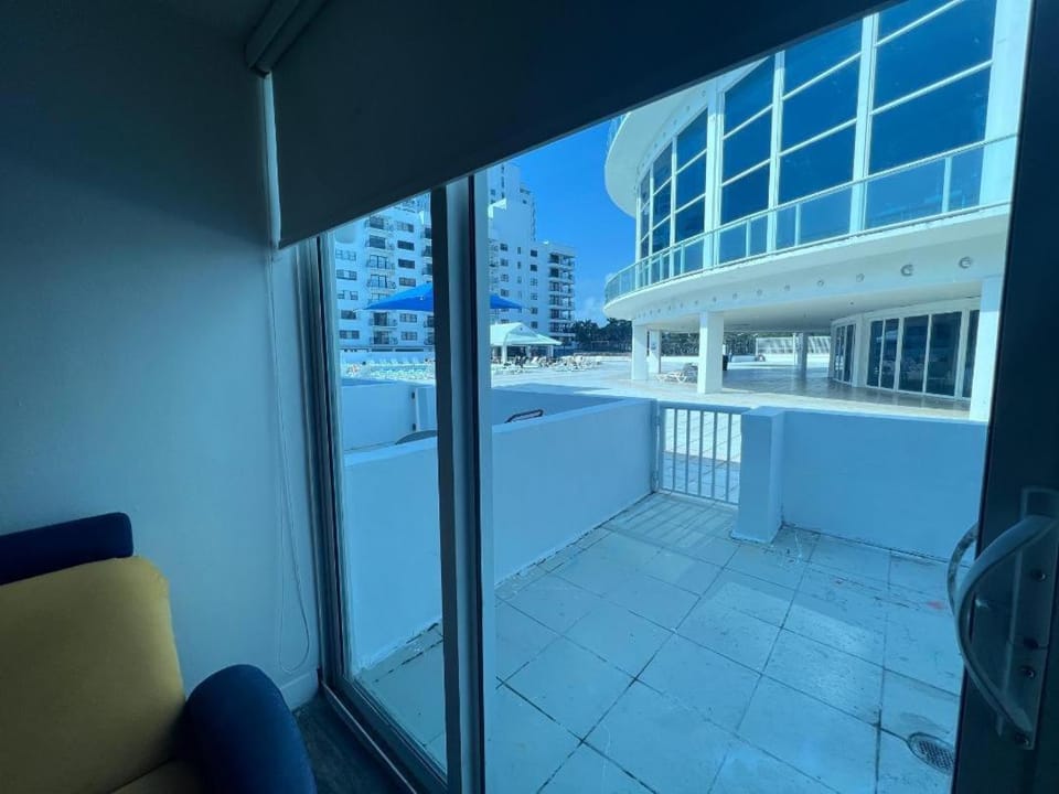 Castle BTH2 Stunning Oceanfront Townhouse, Private Beach Access, Private Pool Access, Tennis and Free Parking! House in Miami Beach